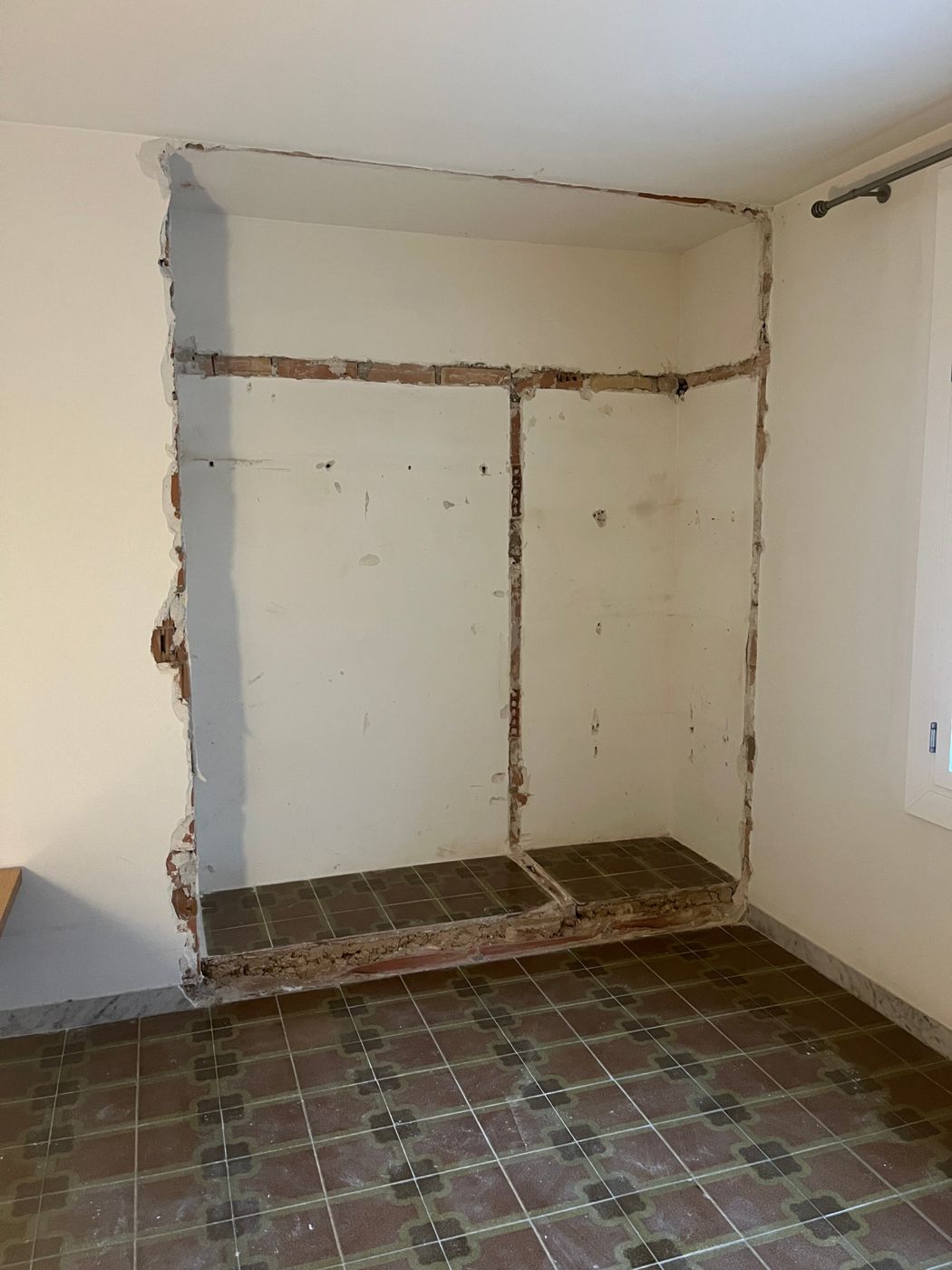 Hueco del armario empotrado derribado
